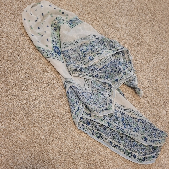 Women's Blue Floral Large Head Scarf Size 26"x26" - Picture 3 of 4